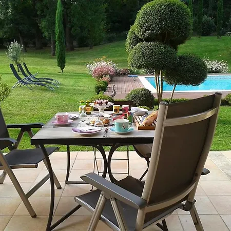 La Lilas Des Fargues Bed & Breakfast 4*